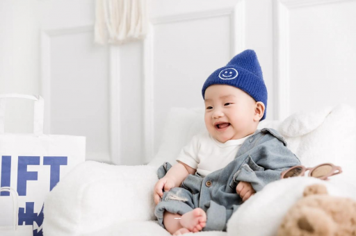 六盘水五个月宝宝拇指内扣